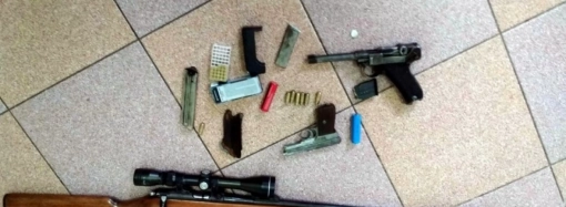 21 sztuk broni i ponad 2 tys. sztuk amunicji