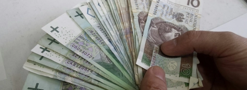 Seniorka oddała oszustom 12 tysięcy złotych