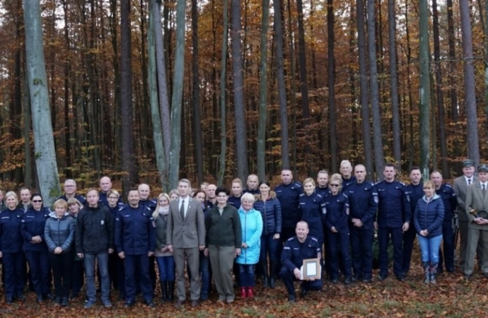 Policjanci posadzili 100 drzew, by uczcić 100-lecie powstania swojej formacji.