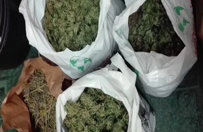 Policjanci z Olecka zatrzymali mężczyznę, który miał 3 kg marihuany.