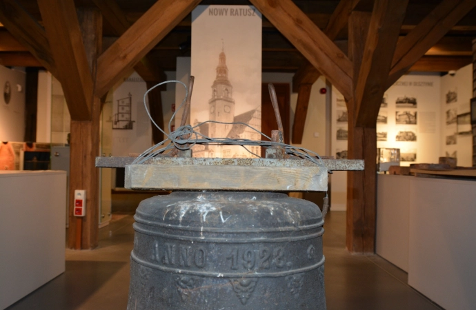 Dzwon z olsztyńskiej wieży ratuszowej trafił do Muzeum Nowoczesności.