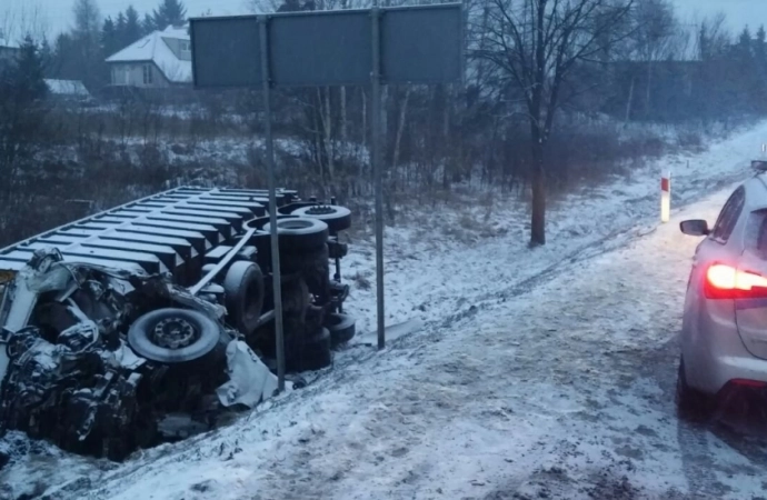 Kierowca ciężarówki zginął w wypadku na drodze nr 51 niedaleko Olsztyna.
