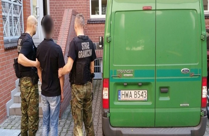 Funkcjonariusze Straży Granicznej wykryli, że Chińczyk pracujący w Olsztynie wjechał do Polski dzięki fałszerstwu.