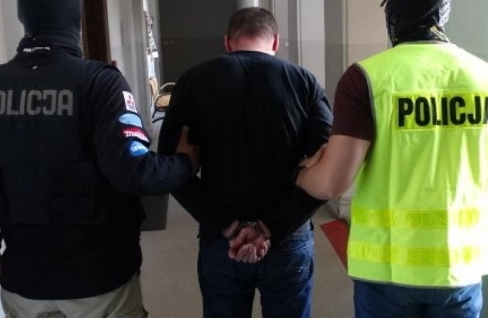 Olsztyńscy policjanci zatrzymali oszusta, który wyłudzał pieniądze metodą „na funkcjonariusza CBŚP”.