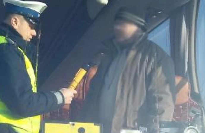 Policjanci z Nowego Miasta Lubawskiego wspólnie z funkcjonariuszami Inspekcji Transportu Drogowego prowadzili działania profilaktyczno-kontrolne „Gimbus”.