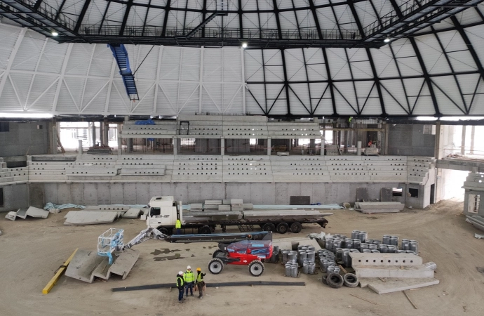 Coraz wyraźniej widać postępy na budowie nowej hali widowisko-sportowej w Olsztynie.