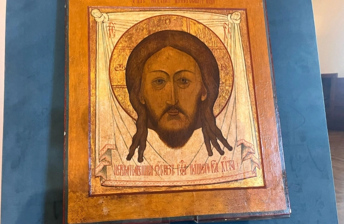 Skradziona 35 lat temu ikona, wróciła do zbiorów Muzeum Warmii i Mazur w Olsztynie. Dotąd ze zrabowanych przed laty 29 ikon, do muzeum powróciły dwie - obie znajdowały się w prywatnych kolekcjach w Niemczech.