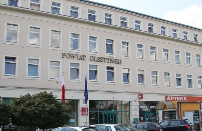 Starostwo Powiatowe w Olsztynie wprowadziło płatności kartą.