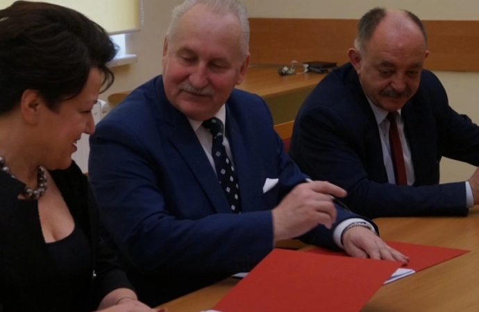 Marszałek województwa warmińsko-mazurskiego podpisał kolejne umowy na inwestycje dofinansowane z Regionalnego Programu Operacyjnego Warmia Mazury 2014-2020.
