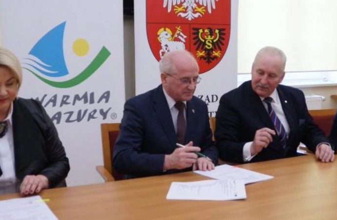 Marszałek województwa warmińsko-mazurskiego podpisał kolejne umowy na dofinansowanie z Regionalnego Programu Operacyjnego na lata 2014-2020.