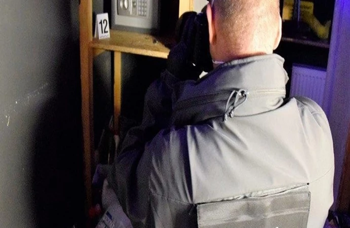 Funkcjonariusze Służby Celno-Skarbowej wykryli w Olsztynie lokal z nielegalnymi automatami do gier.