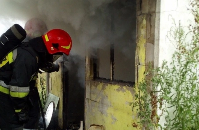 Węgorzewscy strażacy zostali zadysponowani do pożaru na jednym z kompleksów ogródków działkowych.