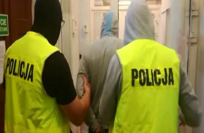 Policjanci zatrzymali dwóch sprawców serii włamań na terenie Olsztyna i powiatu olsztyńskiego.