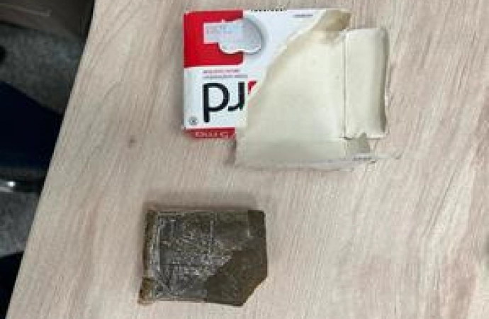 W mieszkaniu 41-letniej kobiety, mieszkanki Bartoszyc policjanci znaleźli ponad 74 gramy narkotyków.