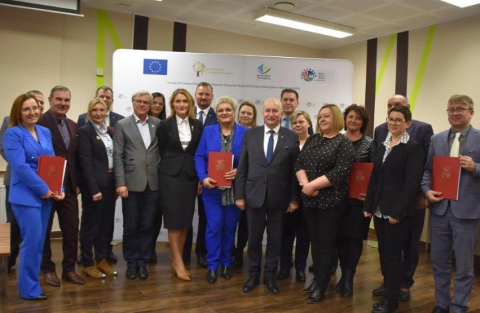 Samorząd województwa warmińsko-mazurskiego podpisał z gminami umowy na dofinansowanie.