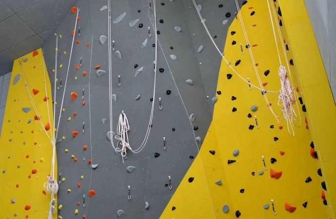 W olsztyńskiej hali widowiskowo-sportowej zaczęła działać ścianka wspinaczkowa.