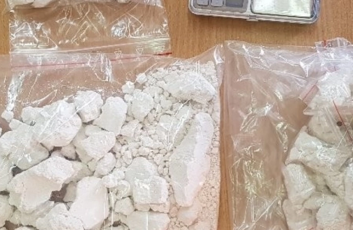 Policjanci znaleźli ponad kilogram amfetaminy w jednym z mieszkań w Ełku.