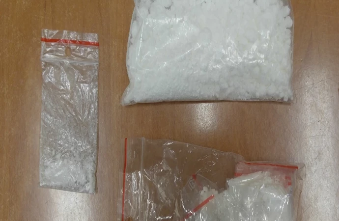 U dwojga 15-latków i jednego 18-latka znaleziono 65 g amfetaminy.