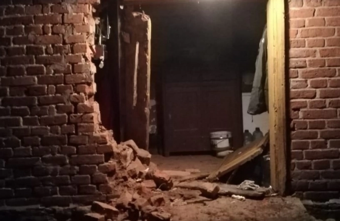Trzej mężczyźni wjechali samochodem w ścianę budynku w jednej z miejscowości w gminie Morąg.