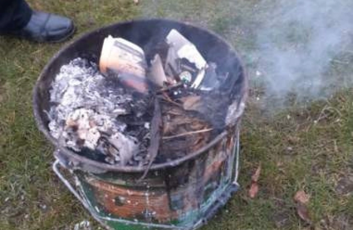 Straż Miejska w Olsztynie ukarała działkowicza, który rozpalił ognisko.