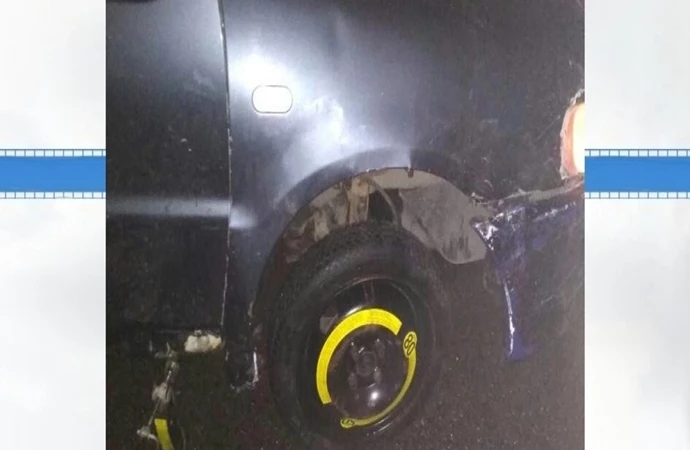 Na obwodnicy Gołdapi pijany kierowca próbował naprawiać samochód.