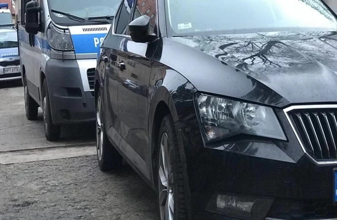 Trzech mężczyźni, mieszkańcy Szczytna i Mławy, odpowiedzą za próbę wyłudzenia odszkodowania za rzekomo ukradziony samochód.