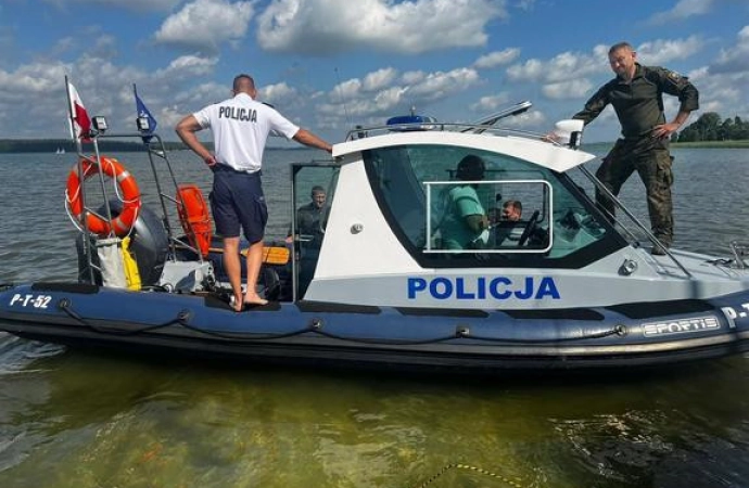 Policjanci otrzymali zgłoszenie o niewybuchu, a nawet dwóch na dnie jeziora Niegocin.