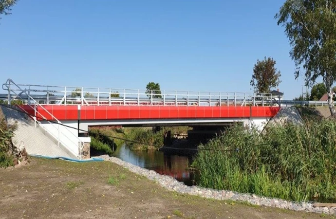 Drogowcy zakończyli przebudowę mostu w Mikoszach niedaleko Orzysza.