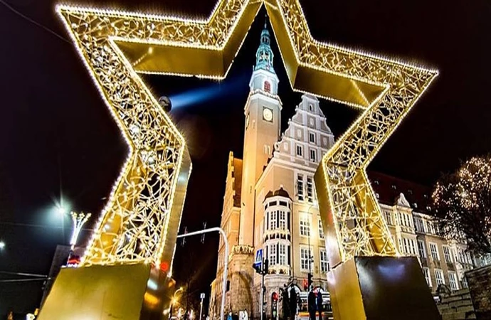 Stolica Warmii i Mazur wygrała konkurs na najlepiej oświetlone miasto, zorganizowany przez Polski Związek Przemysłu Oświetleniowego.