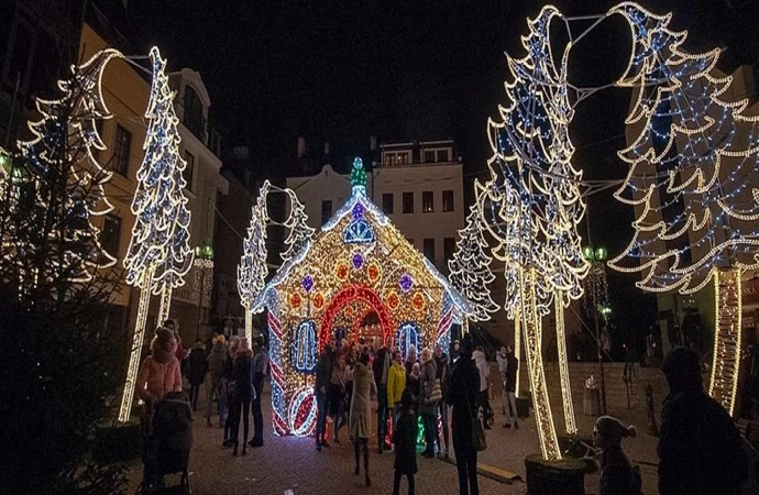 W Olsztynie zaczyna się przygotowywanie świątecznej iluminacji.