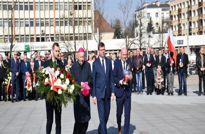 W Olsztynie, podobnie jak w całej Polsce, uczczono 8. rocznicę katastrofy pod Smoleńskiem.