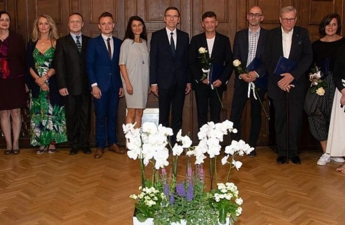 Prezydent Olsztyna wręczył doroczne Nagrody Prezydenta. Otrzymują je osoby zasłużone dla kultury.