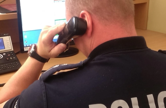 Policjanci ostrzegają przed oszustami działającymi metodą „na serwisanta terminali płatniczych”.