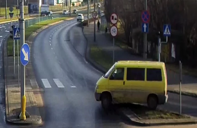 Olsztyńscy policjanci zatrzymali dwóch mężczyzn, którzy jechali jednym samochodem. Obaj doprowadzili do kolizji.