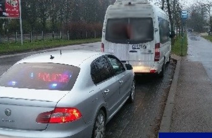 Policjanci z Olsztyna zatrzymali kierowcą busa, który podczas jazdy rozmawiał przez telefon. Okazało się, że jest pijany.