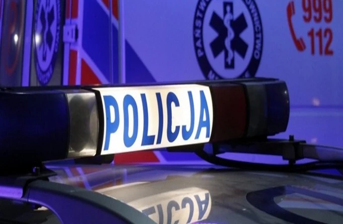 Niedaleko Górowa Iławeckiego pijany kierowca ciągnika doprowadził do zderzenia z ambulansem.