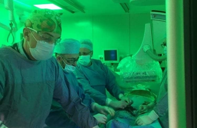Lekarze z Wojewódzkiego Szpitala Specjalistycznego w Olsztynie przeprowadzili pionierską w skali regionu operacją kardiochirurgiczną.