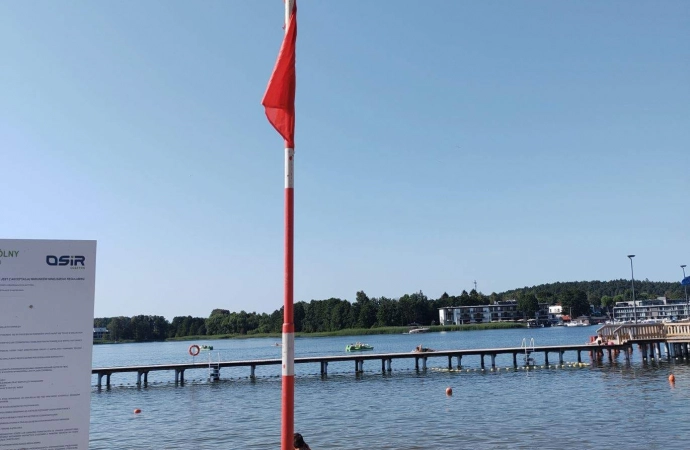Sanepid przedłużył zakaz kąpieli w jeziorze Ukiel w Olsztynie.