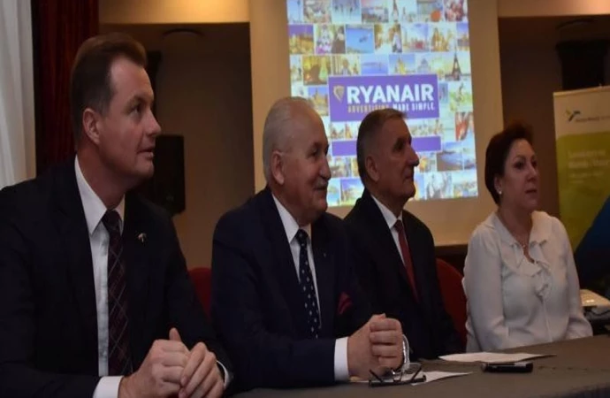 Władze województwa warmińsko-mazurskiego spotkały się z przedstawicielami linii lotniczych Ryanair.