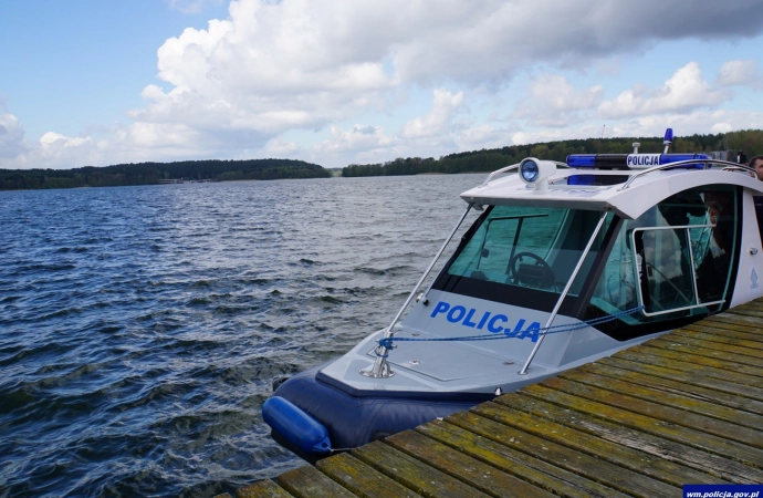 Warmińsko-mazurscy policjanci ruszają na jeziora.