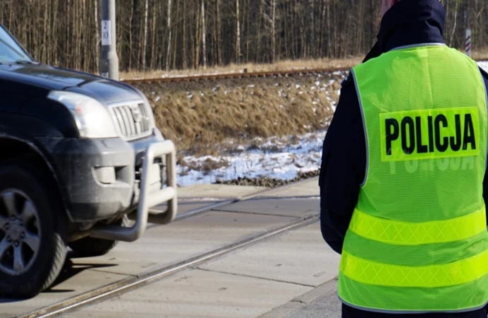 W całej Polsce – w tym także na Warmii i Mazurach – policjanci ruchu drogowego prowadzili akcję „Bezpieczny przejazd”.