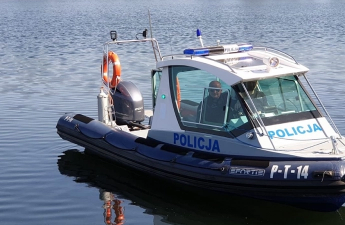 Na jeziorach województwa warmińsko-mazurskiego pojawiły się policyjne patrole.