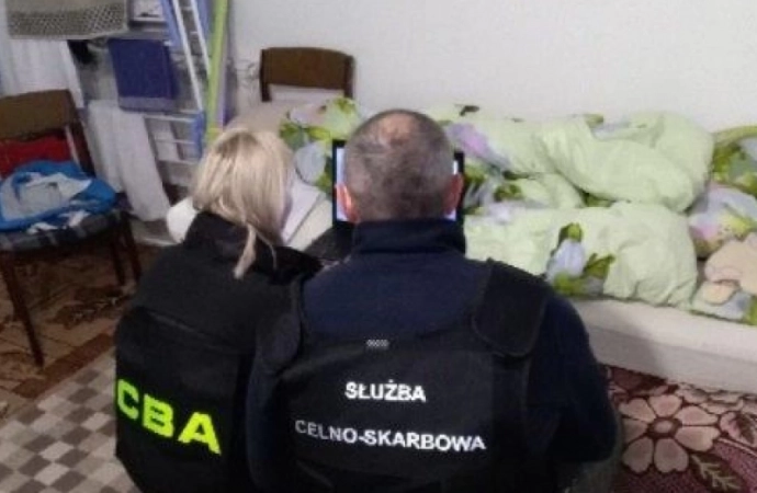 Funkcjonariusze administracji skarbowej z Olsztyna we współpracy z CBA rozbili polsko-wietnamską grupę zajmującą się praniem brudnych pieniędzy.