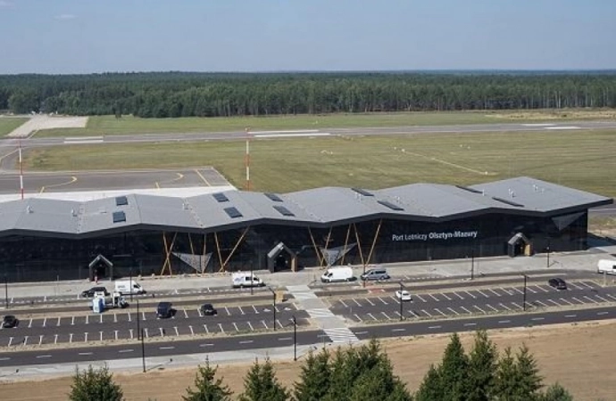 Lotnisko w Szymanach świętuje rosnącą liczbę pasażerów.