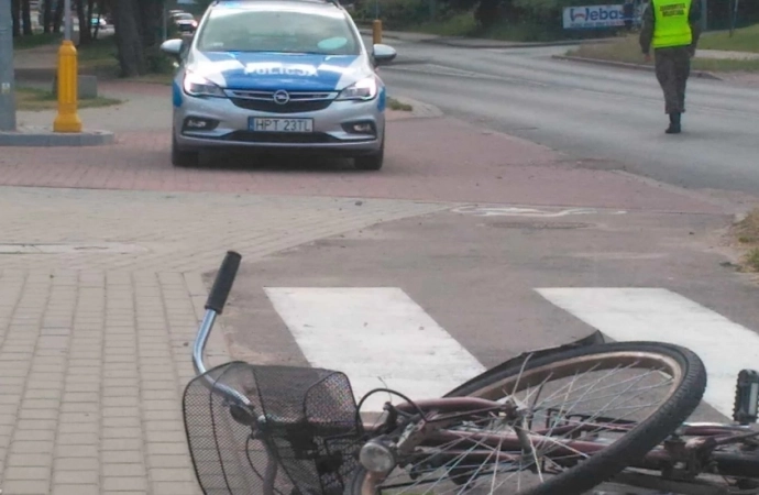 W Węgorzewie kierowca potrącił prawidłowo przejeżdżającą przez jezdnię rowerzystkę. Stracił prawo jazdy.