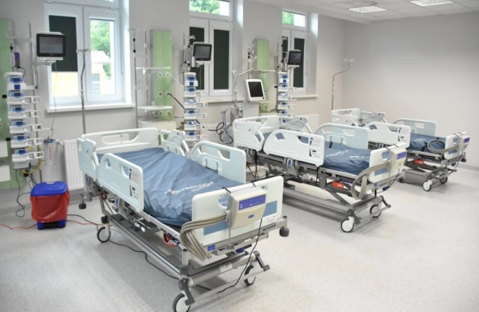Ostatnie dni przyniosły znaczny wzrost liczby zajętych łóżek dla pacjentów z COVID-19 na Warmii i Mazurach.