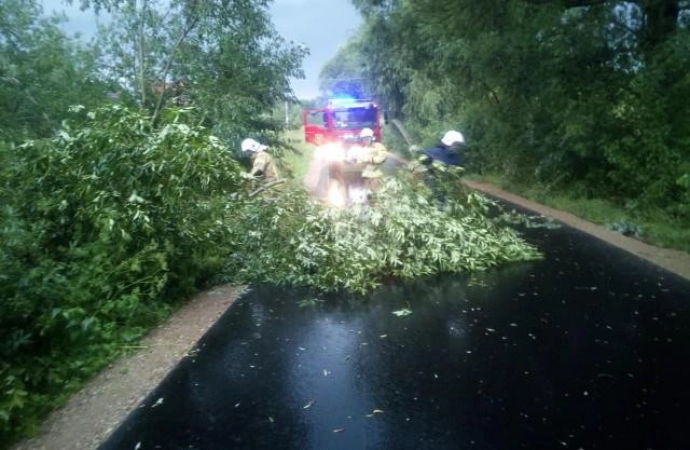 Kolejną dobę przez województwo warmińsko-mazurskie przechodził front burzowy.