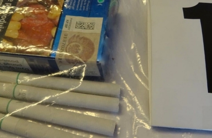 W Piszu policjanci dotarli do dwóch przedsiębiorców, którzy sprzedawali papierosy nieletnim.