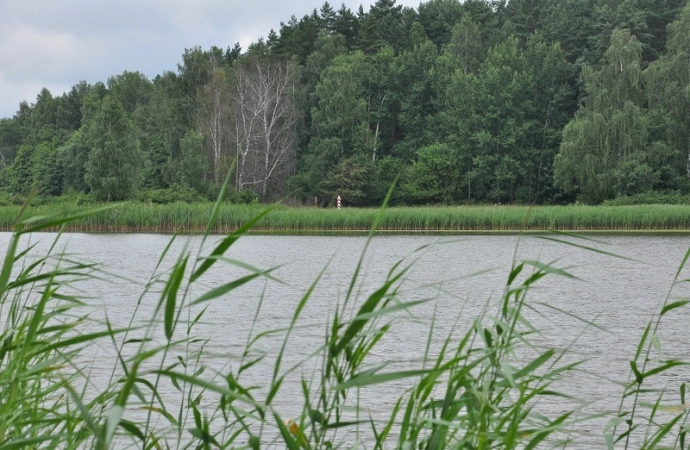 Dwoje turystów przepłynęło łódką granicę polsko-rosyjską na jeziorze Gołdap. Zostali ukarani mandatami przez funkcjonariuszy Straży Granicznej.