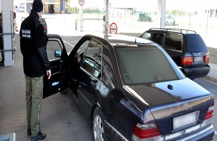 Funkcjonariusze z Warmińsko-Mazurskiego Oddziału Straży Granicznej przerwali podróż przez granicę 3 obywatelom Rosji.